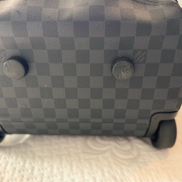 Louis Vuitton Damier Graphite Horizon Duffle 65 bag. - Picture 5 of 16